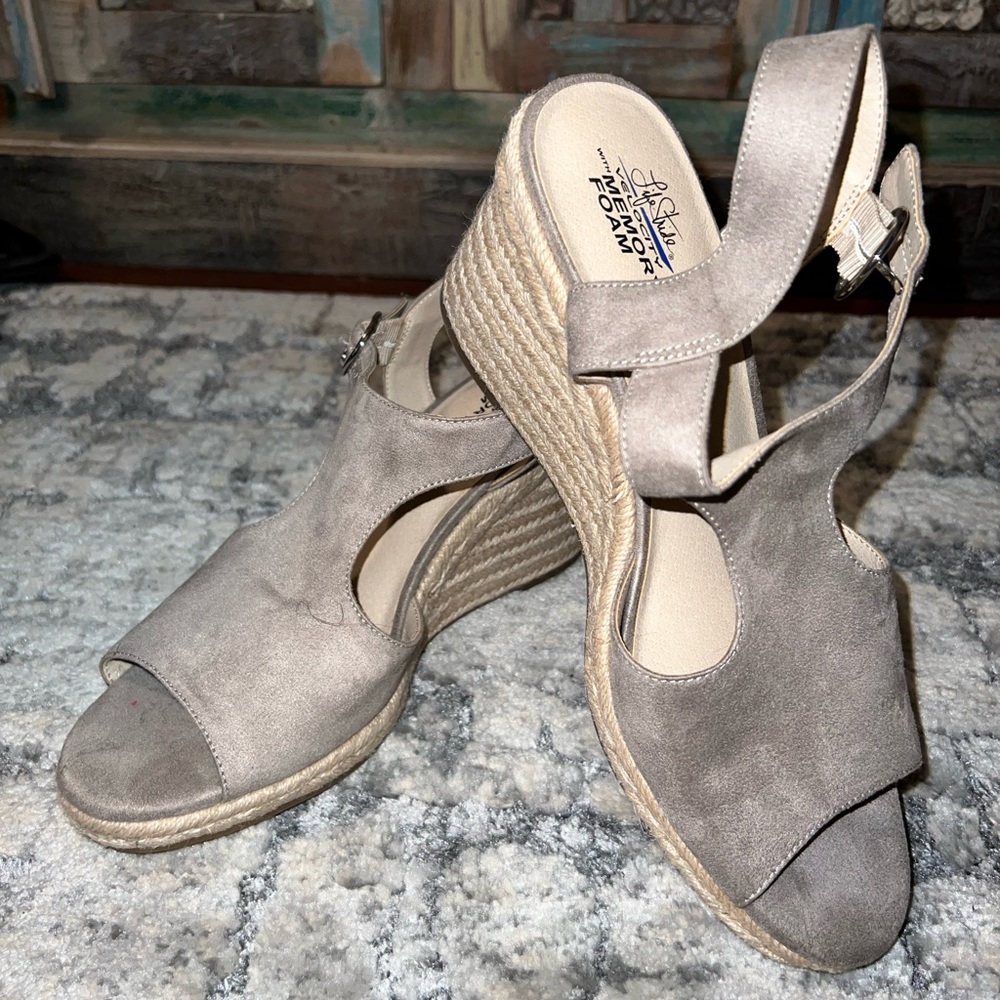 Life Strides by Sketchers Wedges